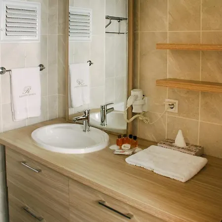Renatus Aparts Aparthotel